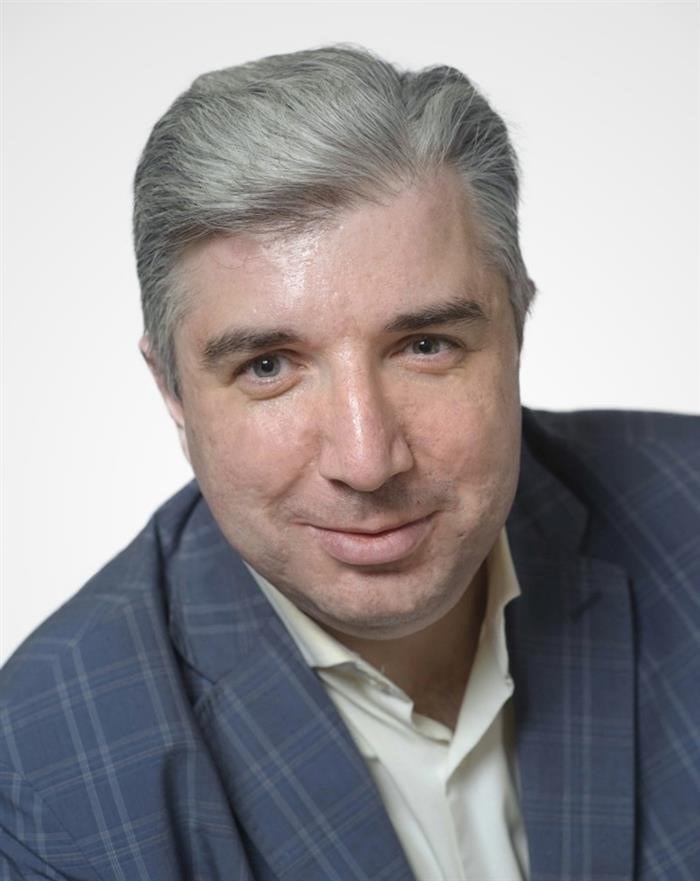 Арсений ЗАМОСТЬЯНОВ является заместителем главного редактора популярного журнала 